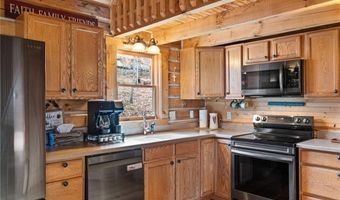 10563 Deer Dr, Birdseye, IN 47513