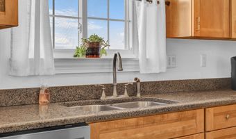 40 Hillview Dr, Bangor, ME 04401