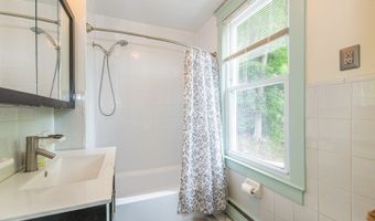 4 Warren St, Bayonne, NJ 07035