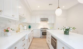 78 Rhode Island Ave 6, Newport, RI 02840