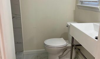 668 S ILLINOIS St, Arlington, VA 22204