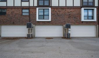 917 Claytonbrook Dr 3, Ballwin, MO 63011