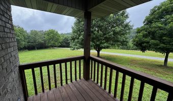 3702 Round House Rd, Aurora, MO 65605