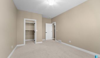 813 E Heatherwood Dr, Brandon, SD 57005