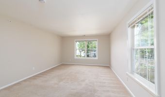 430 Wedgewood Cir, Belford, NJ 07718