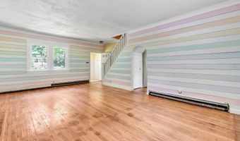 13 Hoyt Rd, Bethel, CT 06801