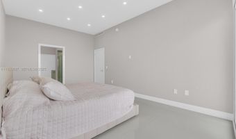 18011 Biscayne Blvd PH04, Aventura, FL 33160