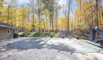 7160 River Valley Dr SE, Alto, MI 49302