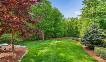 22 Elizabeth Way, Bedford, NH 03110