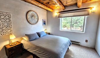 2 Latilla Ln, Arroyo Seco, NM 87514