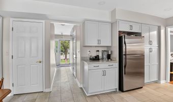 1202 VIKING Dr N, Arnold, MD 21012
