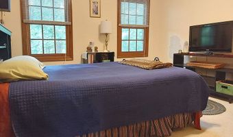 7260 Edgewood Ln, Athens, OH 45701