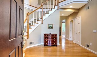 60 Pheasant Dr, East Greenwich, RI 02818