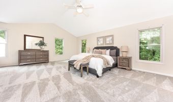 5521 Lohr Lake Dr, Ann Arbor, MI 48108