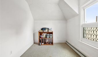 48 Wollaston St, Cranston, RI 02910