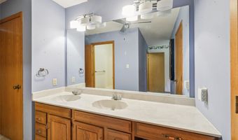3863 NE 88th St, Altoona, IA 50009