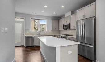 6940 ROCKLEDGE Dr, Bethesda, MD 20817