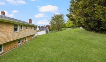 23 Algonquin Dr, Middletown, RI 02842