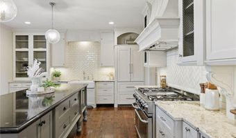 132 Interlachen Rd, Hopkins, MN 55343