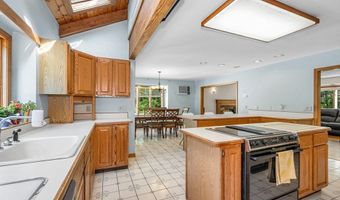 8 Horseshoe Dr, Acton, MA 01720
