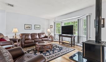 230 Geary Dr, Middletown, NJ 07748