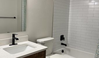 5760 NORTHSIDE Xing Unit D, Chubbuck, ID 83202