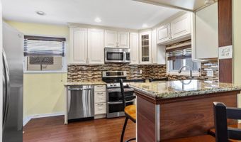 8 N AVON Dr, Claymont, DE 19703