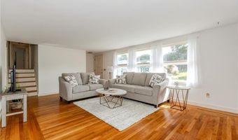 22 Whitewood Dr, Cranston, RI 02920