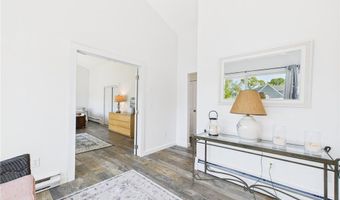 34 Beach Plum Rd, Narragansett, RI 02882