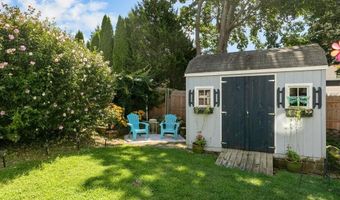 41 Perry Ave, Middletown, RI 02842
