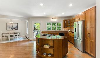 9 Scitterygussett Dr, Falmouth, ME 04105