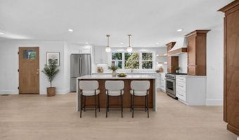 61 Applegate Rd, Cranston, RI 02920