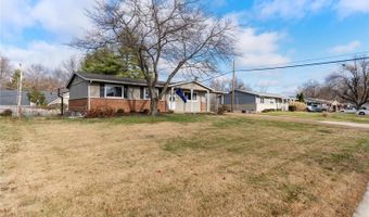 221 Windcliffe Dr, Ballwin, MO 63021