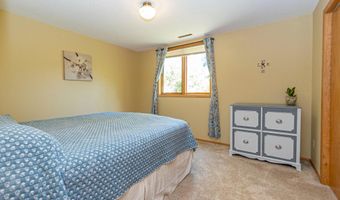 1301 Geneva Dr, Alexandria, MN 56308