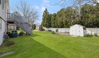 112 Center Ave, Middletown, RI 02842
