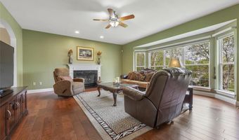 238 Pointe Lucerne Ct, Ballwin, MO 63011