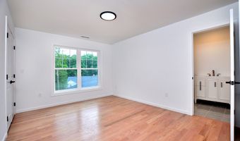 81 Club Dr, Berlin, CT 06037