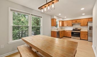 2213 S POLLARD St, Arlington, VA 22204