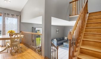 811 Westbury Dr, Algonquin, IL 60102