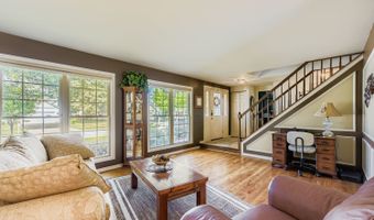 1967 N Woodland Ln, Arlington Heights, IL 60004