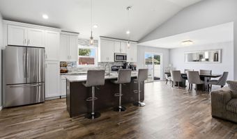 32 Edison St, Bayville, NJ 08721