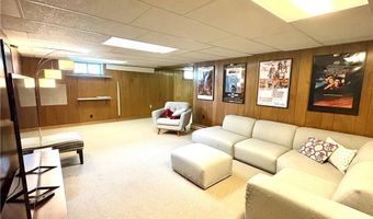 65 Bayberry Ln, East Greenwich, RI 02818