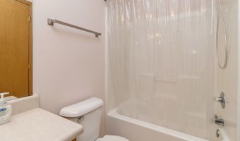 953 Robin Cir, Altoona, IA 50009