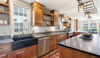 5 Old Manchester Rd, Amherst, NH 03031