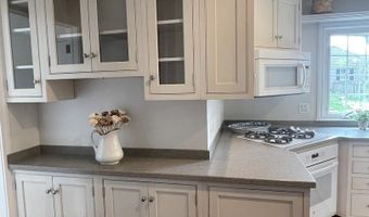 909 E Rockwell St, Arlington Heights, IL 60005
