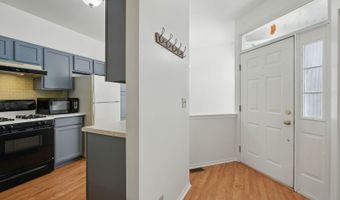 2052 WAVERLY Ln, Algonquin, IL 60102