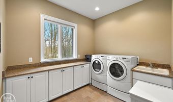 170 Fern Dr #11, Addison Twp., MI 48367