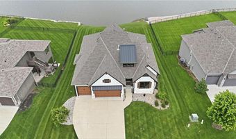 4261 Lakeshore Dr, Basehor, KS 66007