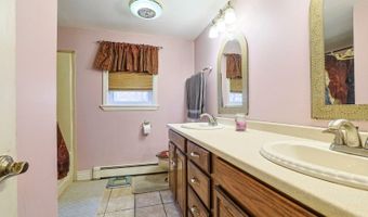 4 Panorama Dr, Alloway, NJ 07461