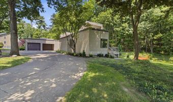 5 Newell Ct, Albany, NY 12204